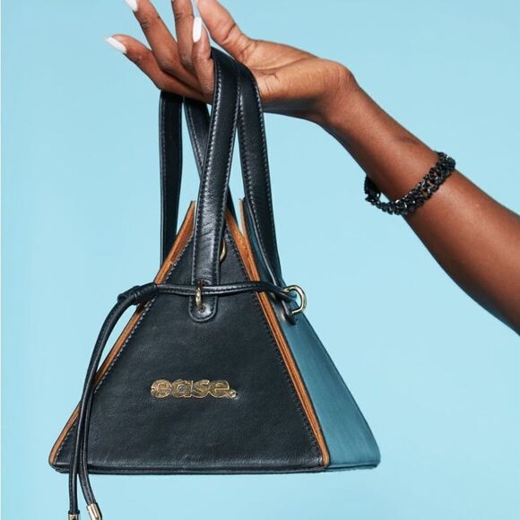 EASE The Pyramid Purse in black leather - Picture 1 of 6